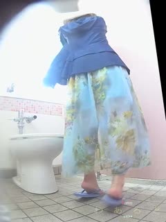 zipbi#海边浴场女厕偷放针孔摄影机偷窥几个身材和颜值都不错的美女嘘嘘很有撸点